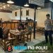 Asyik Nongkrong, Warga Tiba-Tiba Didatangi Polisi, Ternyata Ini Tujuannya
