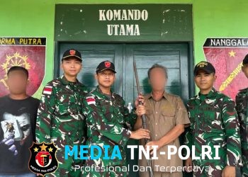 Wujudkan Keamanan di Tapal Batas, Satgas Pamtas Yonarmed 13/Nanggala Terima Penyerahan Sukarela Senjata Api Rakitan dari Tokoh Adat