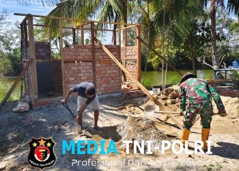 Kebersamaan dan Kekompakan TNI Bersama Masyarakat, Wujudkan Pembangunan MCK di Kampung Urumb