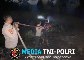 Sigap Tangani Karhutla, Sat Samapta Polres Kotim Padamkan Api di Baamang Hulu