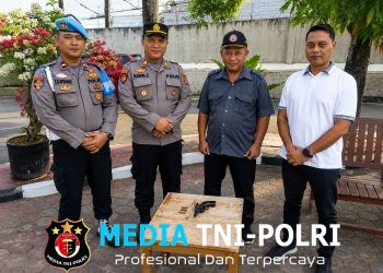 Gelombang Penyerahan Senpi Ilegal Berlanjut, Warga Pringsewu Serahkan Pistol Rakitan ke Polisi
