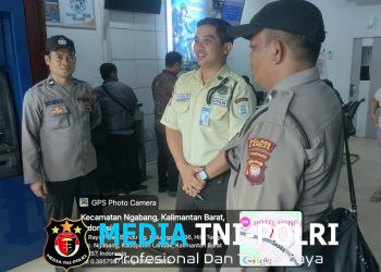 Ramainya Aktivitas Nasabah di Bank, Polisi Hadir Lewat Patroli Siang Beri Imbauan kepada Satpam dan Nasabah
