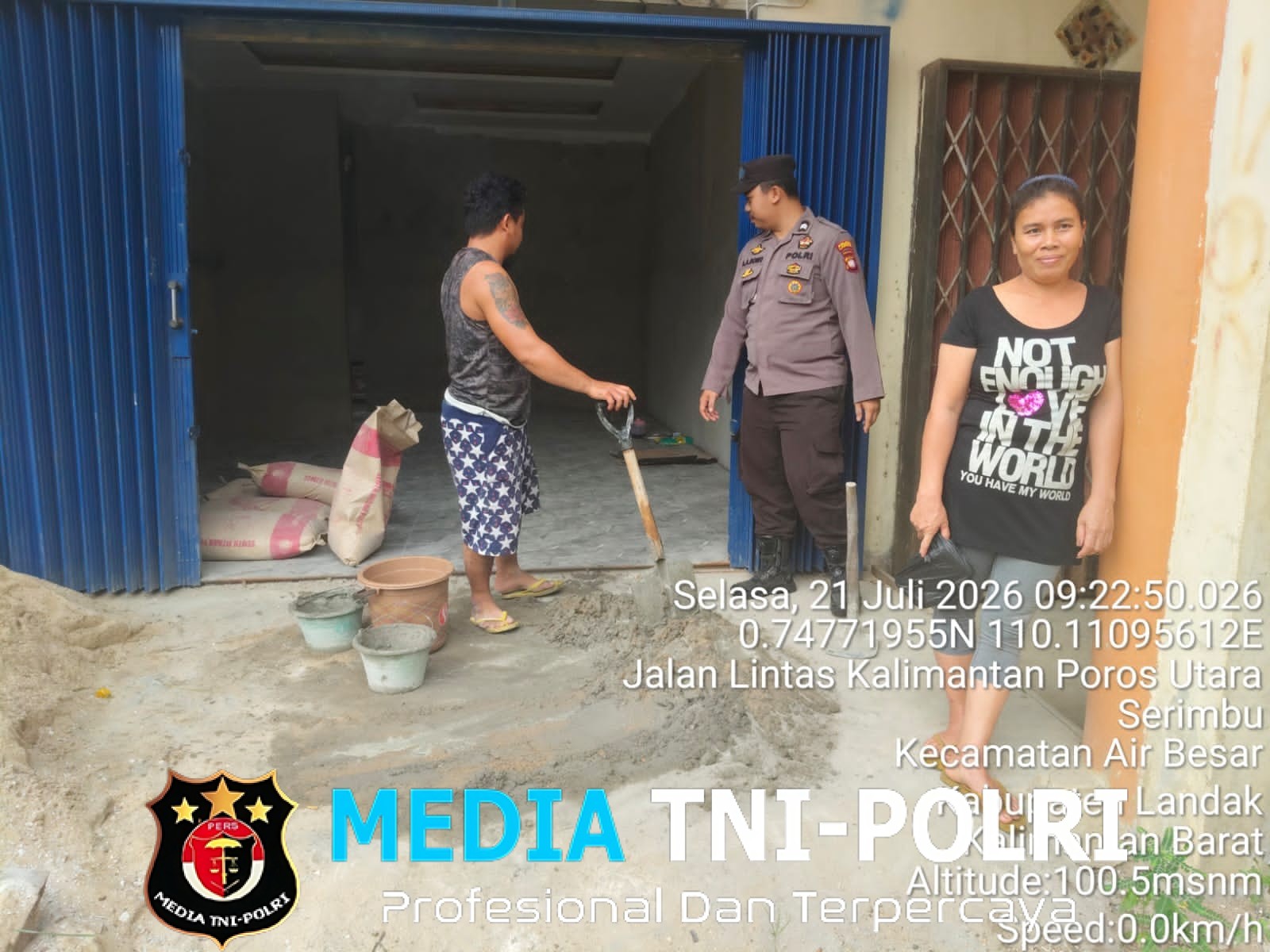 Sentuhan Humanis Polsek Air Besar, Patroli Siang Diselingi Dialog Hangat Bersama Warga