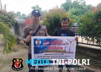 Dengan Tegas, Personel Polsek Mempawah Hulu Ajak Masyarakat Tidak Melakukan Pembakaran Hutan dan Lahan