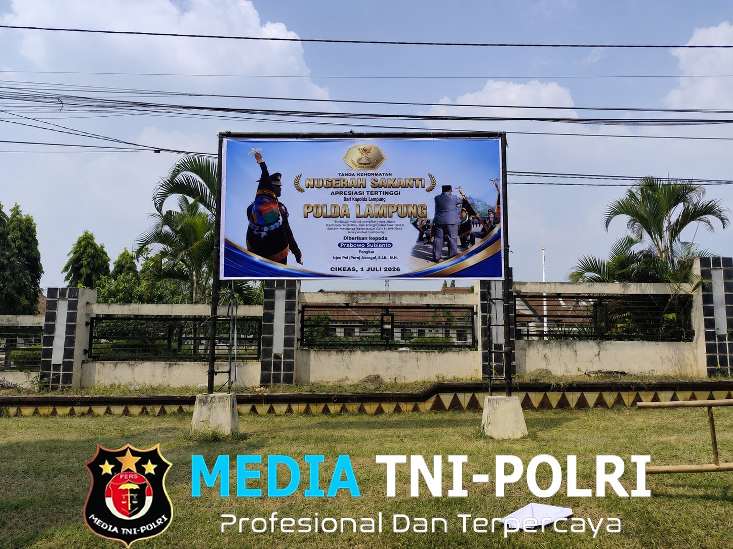 Polres Lampung Utara Pasang Banner Apresiasi Tanda Kehormatan Nugraha Sakanti untuk Polda Lampung