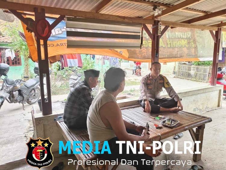Jaga Jakarta Jaga Bekasi On The Spot, Bhabinkamtibmas Karangharum Ajak Warga Jaga Harmoni Jelang Pilkades