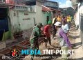 Danramil 03 Serengan Terjun Langsung & Semangati Satgas TMMD, Ormas, Warga Dalam Pengecoran Begesteng Sasaran Saluran Air