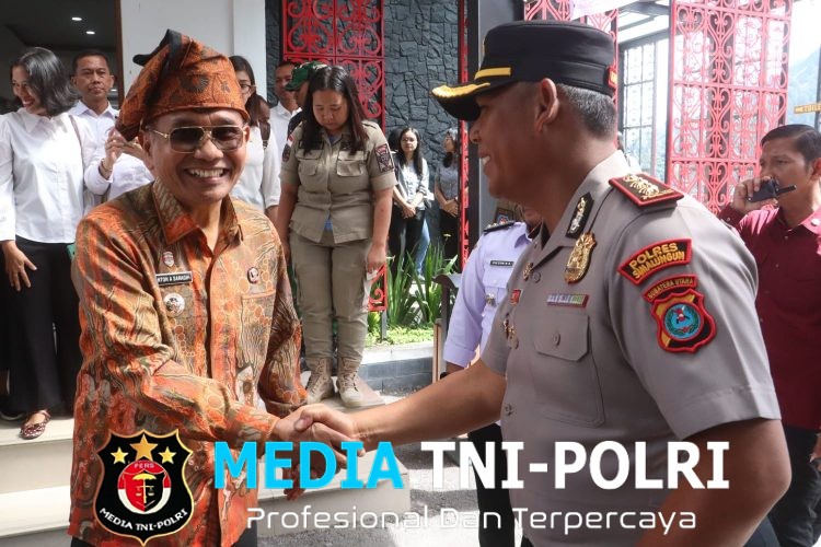 Kapolres Simalungun Dampingi Kunjungan Kerja Wamenkes RI, Tinjau Langsung Skrining TBC Terintegrasi Program Cek Kesehatan Gratis di Parapat