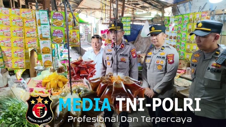 Polres Landak Turun Langsung Cek Harga dan Ketersediaan Bapokting, Antisipasi Inflasi hingga Kelangkaan BBM