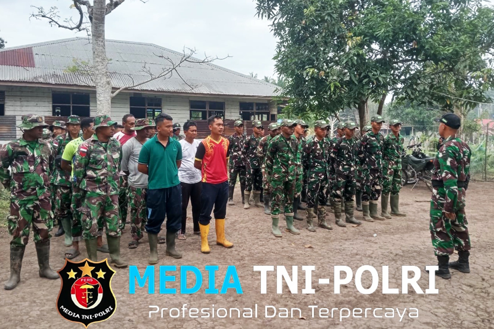 Komandan SSK Satgas TMMD Ke-129 Kodim 1707/Merauke Tekankan Disiplin dan Semangat Kerja