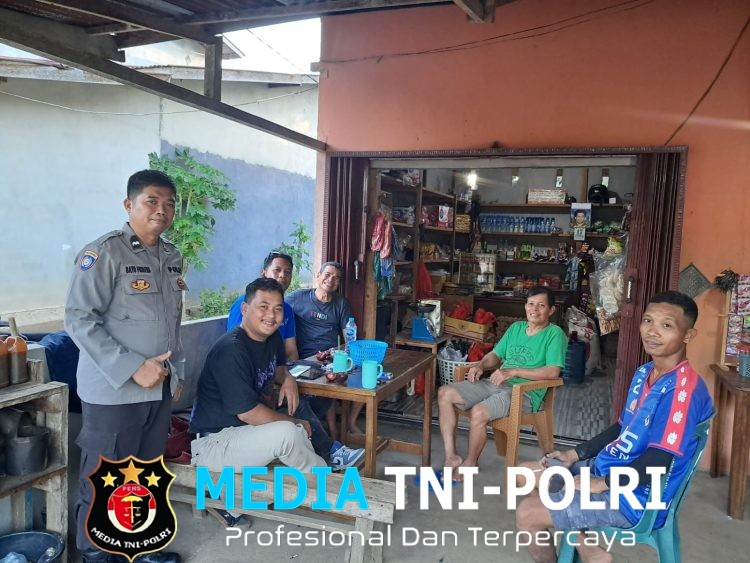 Polsubsektor Jelimpo Hadir di Tengah Warga, Ngobrol Santai Sambil Sampaikan Pesan Kamtibmas dan Antisipasi Karhutla
