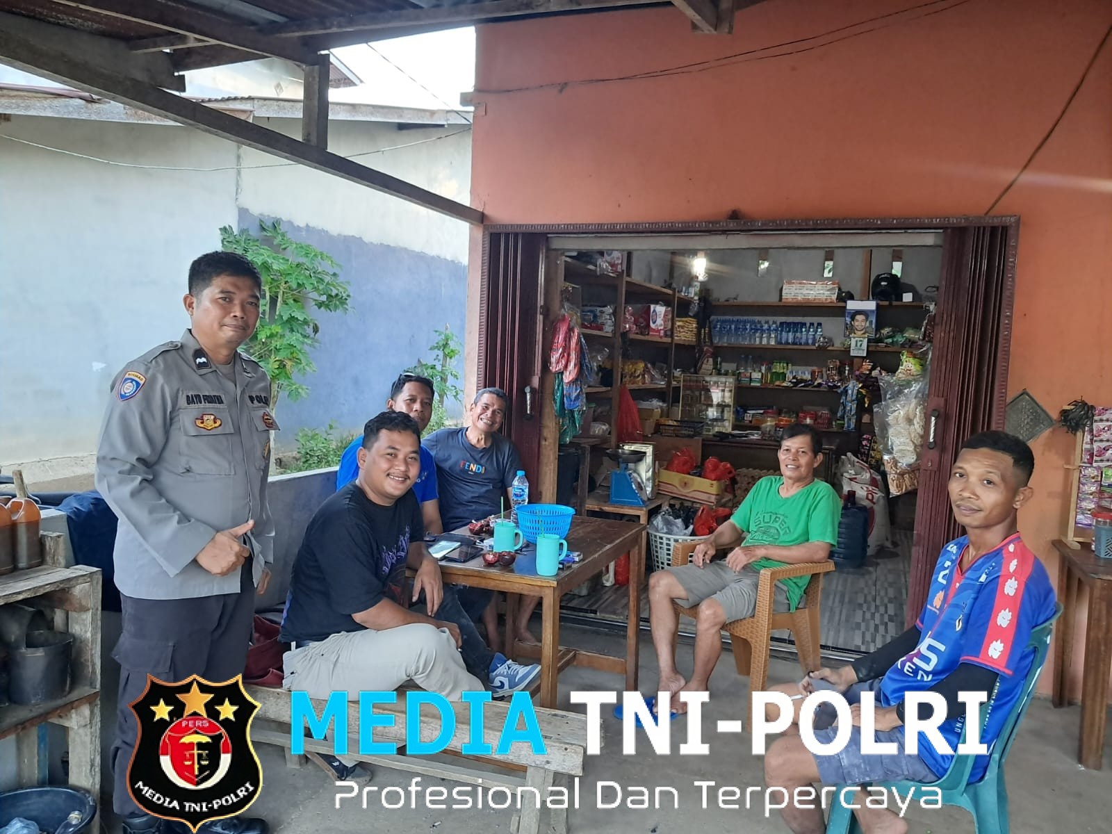 Polsubsektor Jelimpo Hadir di Tengah Warga, Ngobrol Santai Sambil Sampaikan Pesan Kamtibmas dan Antisipasi Karhutla