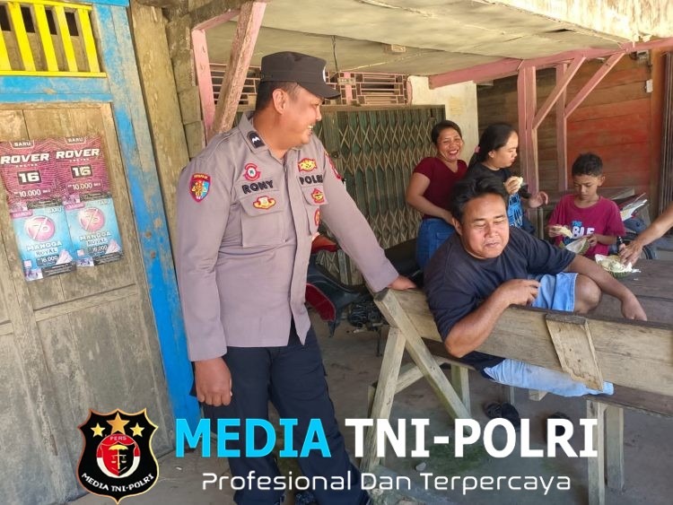 Hangatnya Sapaan Patroli Siang di Kuala Behe: Polisi Duduk Berbaur, Sampaikan Himbauan Kamtibmas