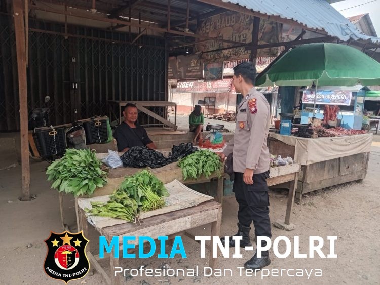 Polisi Hadir di Tengah Aktivitas Pedagang Sayur, Sampaikan Imbauan Cegah Kriminalitas