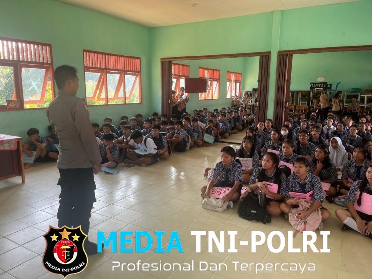 Bangun Pelajar Tangguh dan Berprestasi, Polsek Mandor Bekali Siswa Baru dengan Edukasi Hukum