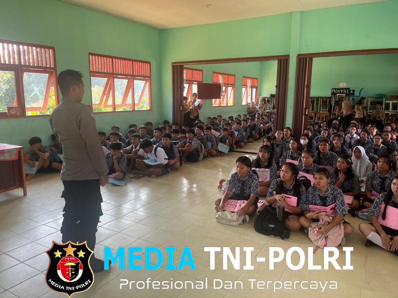 Bangun Pelajar Tangguh dan Berprestasi, Polsek Mandor Bekali Siswa Baru dengan Edukasi Hukum