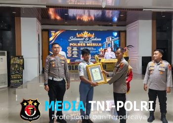 Kapolres Mesuji Beri Penghargaan Pelajar Berprestasi Ajang Patroli Keamanan Sekolah Polda Lampung