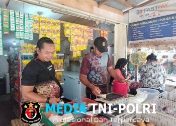Kanit Intelkam Polsek Air Besar Cek Harga dan Ketersediaan Sembako, Stok Dipastikan Aman