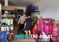 Tak Kenal Lelah di Terik Siang, Polsek Mandor Turun Langsung Cek Harga Sembako dan Stok Gas Elpiji
