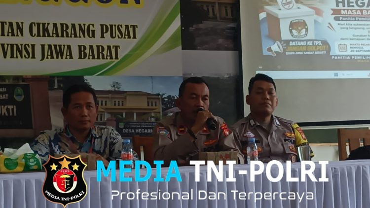 Polsek Cikarang Pusat Hadiri Sosialisasi Tahapan Pilkades Hegarmukti, Tekankan Netralitas Panitia dan Kondusivitas Wilayah
