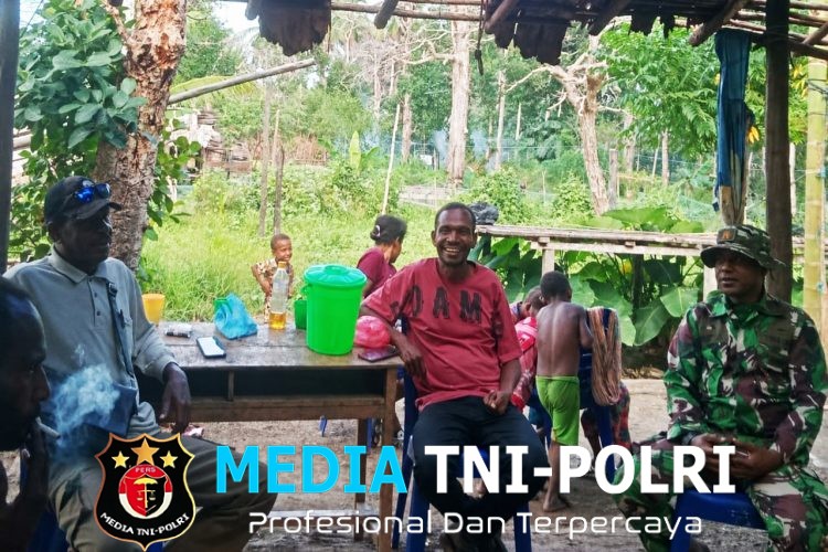 Di Balik Pembangunan TMMD Terjalin Keakraban TNI dan Warga Kampung Wanam