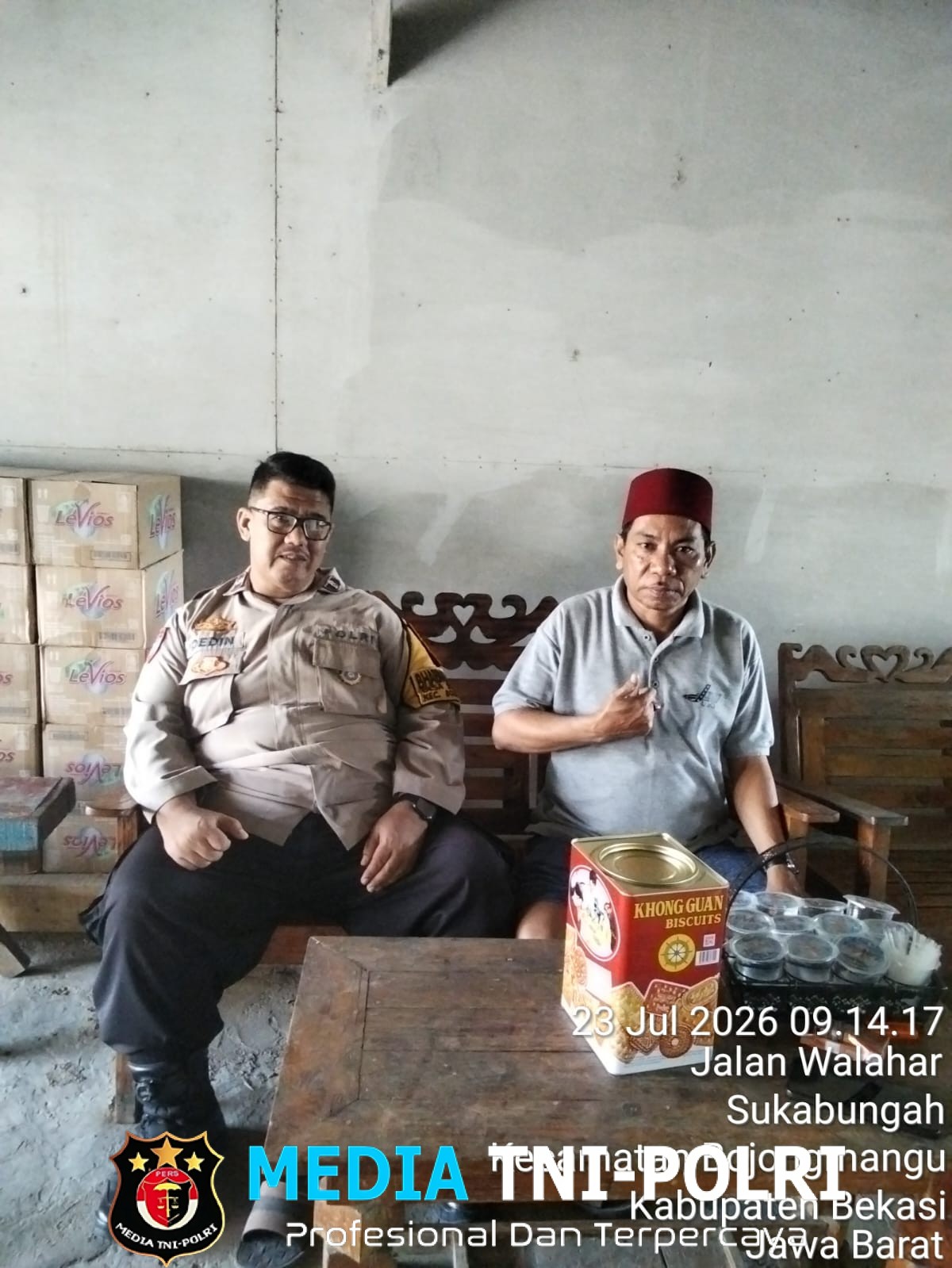 JAGA JAKARTA JAGA BEKASI, Bhabinkamtibmas Sukabungah Ajak Warga Tingkatkan Poskamling