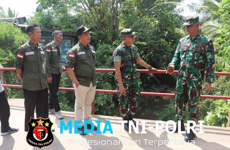 Dandim 0402/OKI Tinjau Pembangunan MCK, Sumur Bor dan Jembatan Penghubung di Desa Tebedak