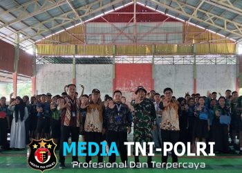 Satgas Pamtas RI-Malaysia Yonarmed 19/Bogani Tanamkan Wawasan Kebangsaan kepada Siswa SMA Negeri 1 Entikong