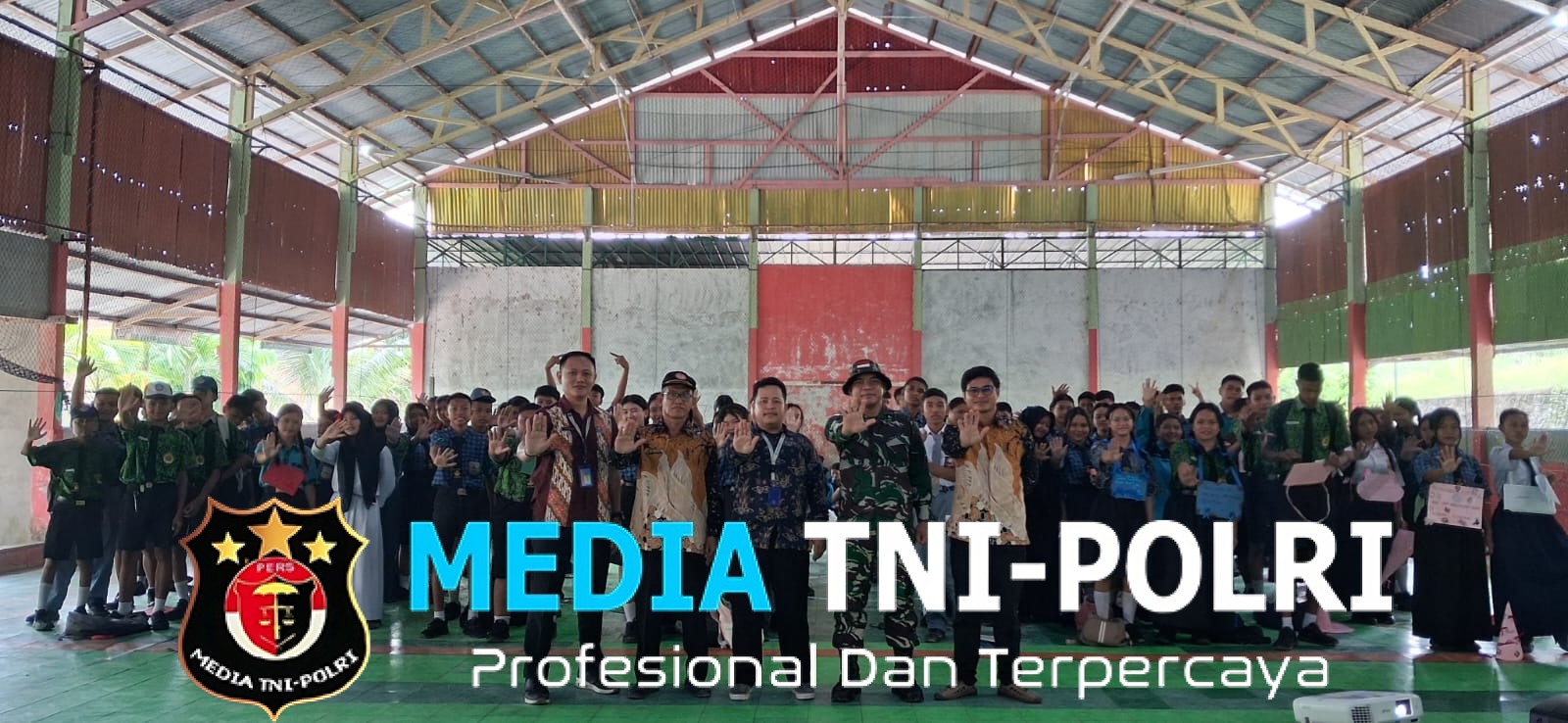 Satgas Pamtas RI-Malaysia Yonarmed 19/Bogani Tanamkan Wawasan Kebangsaan kepada Siswa SMA Negeri 1 Entikong