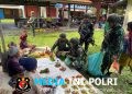 Wujud Kepedulian terhadap Kesejahteraan Masyarakat Pos Bolakme Satgas Pamtas RI-PNG Kewilayahan Yonif 645/GTY Borong Hasil Kebun Warga