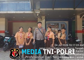 Polisi Sahabat Pelajar, Patroli Siang Polsek Ngabang Sapa Siswa dan Gaungkan Stop Bullying