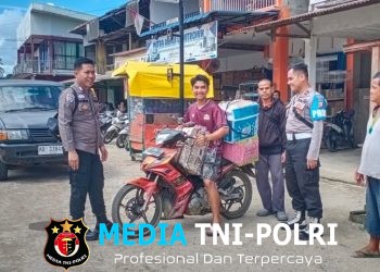 Personel Polsek Mempawah Hulu Monitoring Pusat Keramaian, Sampaikan Pesan Kamtibmas kepada Masyarakat