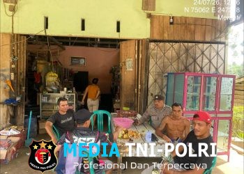 Patroli Humanis di Meranti, Polisi Sambangi Warga Sambil Berikan Himbauan Kamtibmas