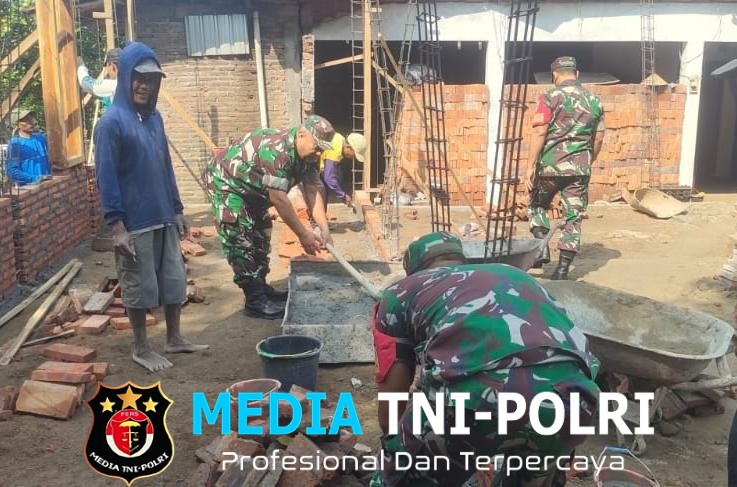 Babinsa Terlibat Langsung Bangun Rumah Warga, Wujudkan Semangat Gotong Royong