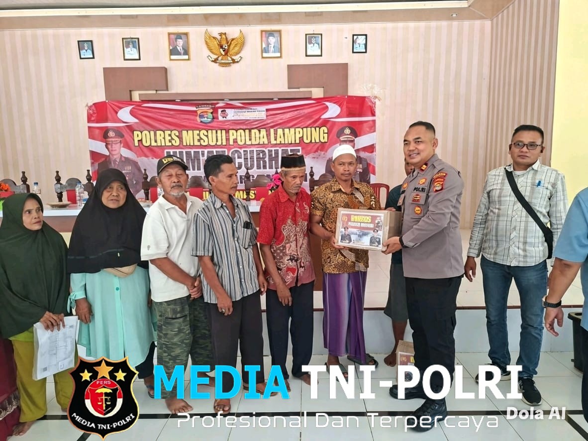 Polres Mesuji Melaksanakan Kegiatan Jumat Curhat di Desa Mekar Sari dan Bagikan Sembako serta Sampaikan Imbauan Cegah Karhutla Serta Lestarikan Hutan