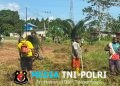 Semarakkan HUT RI di Perbatasan, Satgas Swasembada Yonif 643/Wns Koops TNI Habema dan Masyarakat Gelar Karya Bakti