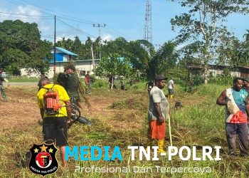 Semarakkan HUT RI di Perbatasan, Satgas Swasembada Yonif 643/Wns Koops TNI Habema dan Masyarakat Gelar Karya Bakti