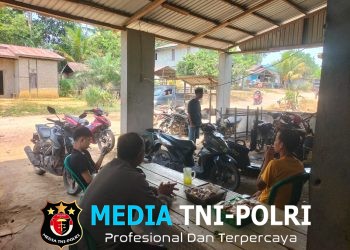 Patroli Humanis, Polisi Berikan Imbauan Kamtibmas Sambil Bersilaturahmi dengan Warga