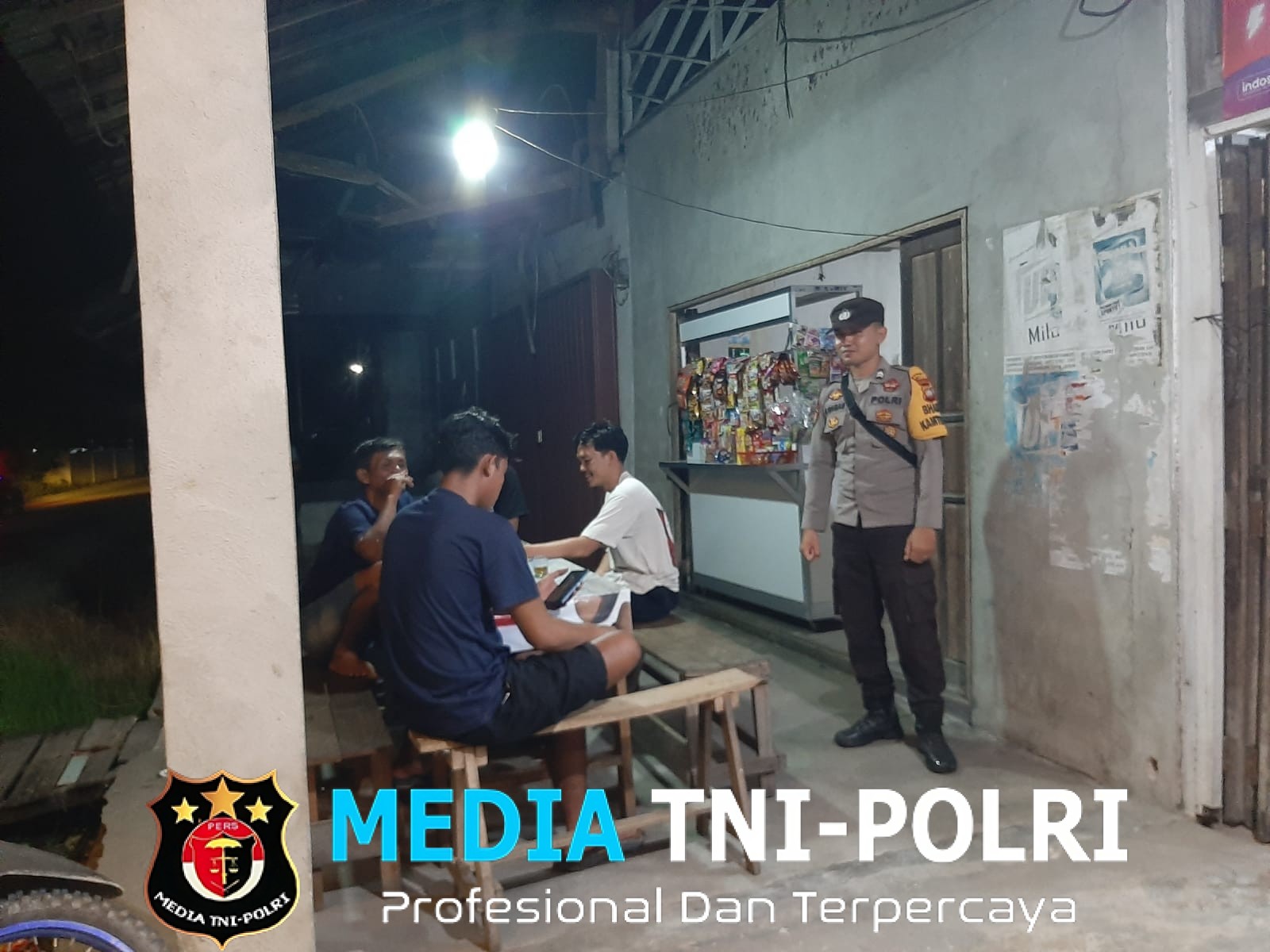 Sambang Malam Jadi Upaya Preventif, Bhabinkamtibmas Ajak Warga Tingkatkan Kewaspadaan