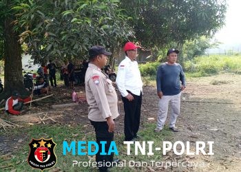Jaga Jakarta Jaga Bekasi, Bhabinkamtibmas Sumberurip Sosialisasikan Layanan Polisi 110 kepada Warga