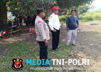 Jaga Jakarta Jaga Bekasi, Bhabinkamtibmas Sumberurip Sosialisasikan Layanan Polisi 110 kepada Warga