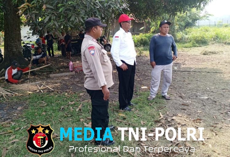 Jaga Jakarta Jaga Bekasi, Bhabinkamtibmas Sumberurip Sosialisasikan Layanan Polisi 110 kepada Warga