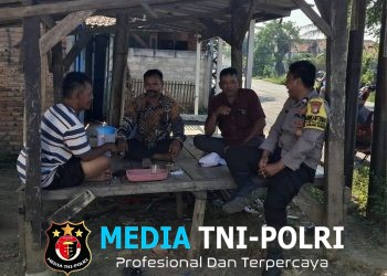 Jaga Jakarta Jaga Bekasi, Bhabinkamtibmas Nagasari Ajak Tokoh Masyarakat Perkuat Siskamling dan Waspadai Penipuan Online