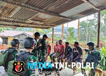 TNI Hadir Ditengah Segala Kondisi Masyarakat Pelosok Papua