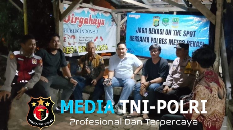 Jaga Bekasi On The Spot, Polsek Pebayuran Perkuat Siskamling Bersama Warga Kertasari