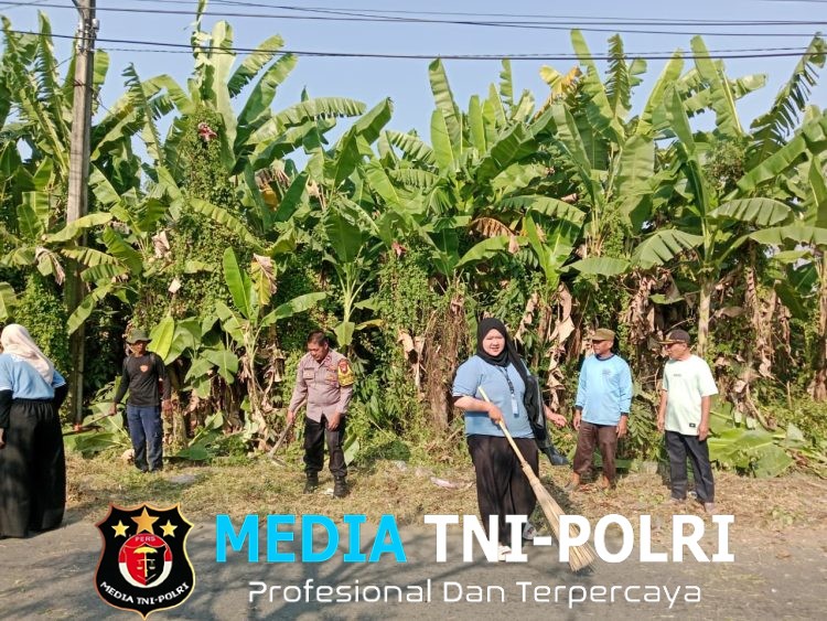 Bhabinkamtibmas Bersama Perangkat Desa dan Mahasiswi UBPK Gelar Kerja Bakti di Jayalaksana