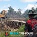 Jembatan Vital Penghubung Kampung Wanam Diperbaiki Personel Satgas TMMD ke-129