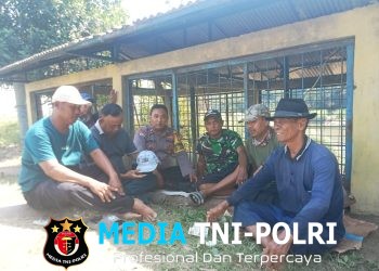 Jaga Jakarta Jaga Bekasi, Bhabinkamtibmas Sambangi Tokoh dan Warga Desa Lenggahsari