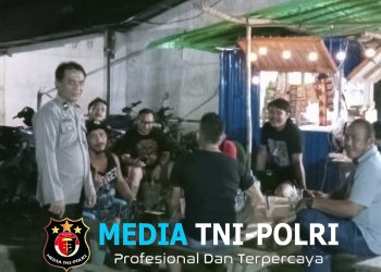 Cegah Kejahatan Lewat Obrolan Ringan, Polisi Berikan Himbauan Warga nya Untuk Cegah Kejahatan