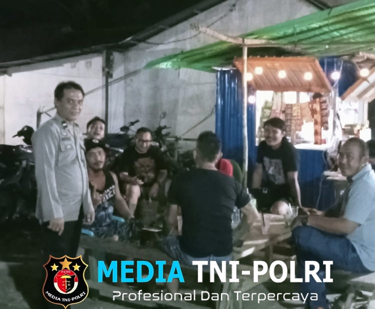 Cegah Kejahatan Lewat Obrolan Ringan, Polisi Berikan Himbauan Warga nya Untuk Cegah Kejahatan